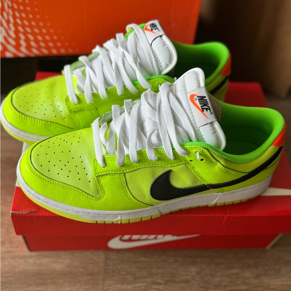 Nike Dunk Low SE Splash Glow in the Dark Green